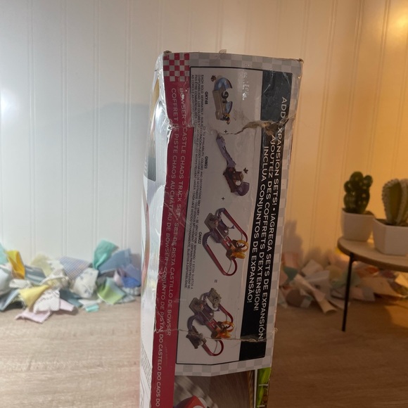 Hot Wheels Mario Kart Bowser’s Castle Chaos with Yoshi NEW - Picture 5 of 7